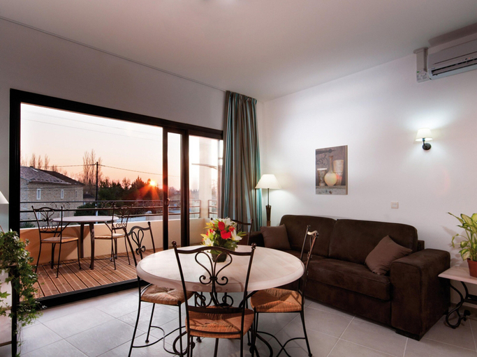 Living room 3, Provencal Cottage for 4 With Pool, Vaucluse