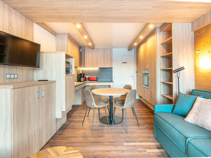 Living room, 1BR Apartment Stay for 6 in Doucy, Savoie
