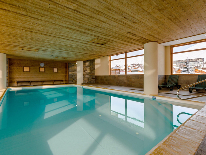 Pool 5, La Toussuire Cabin Escape, Savoie