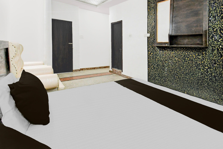 Room 2, Deluxe Khusboo Palace, Lucknow
