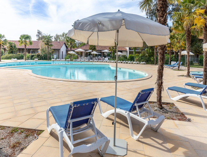 Pool 3, Ondres Stay Near the Coast, Landes