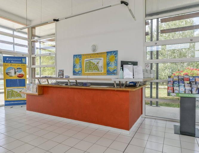 Lobby 3, Spacious Provence House for Eight, Vaucluse