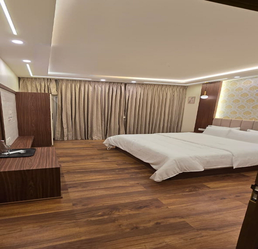 Room 5, Eternal, Dindigul