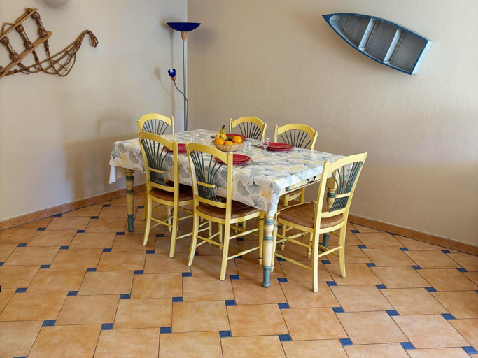 Dining 3, Provencal Apartment in Town Center, Var