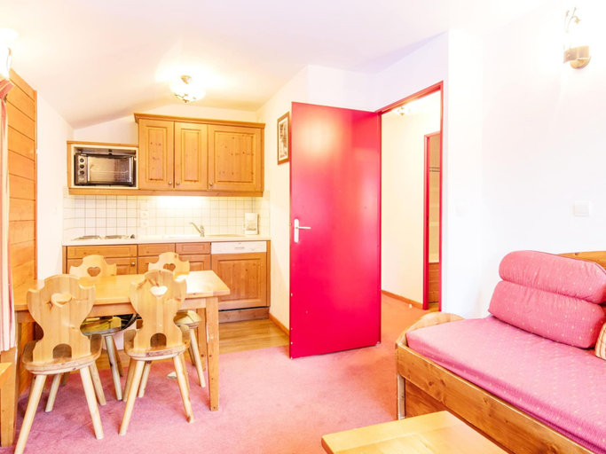 Living room 2, Alpine Apartment Near Slopes, Savoie