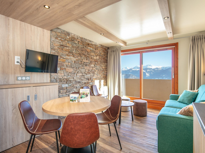 Dining 4, 1BR Apartment Stay for 6 in Doucy, Savoie