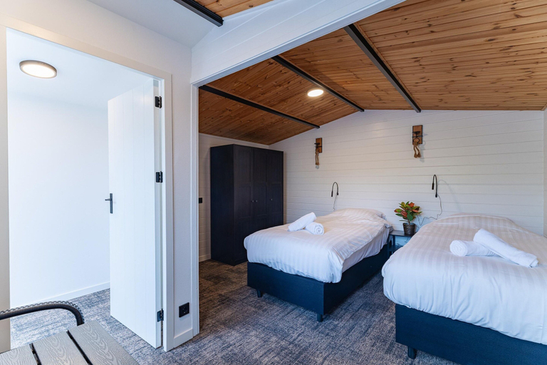 Room 3, Serene Waterfront Escape With Sauna, Tholen