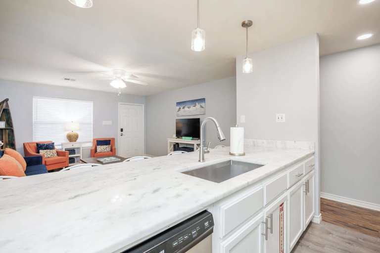 Interior 4, Wave on Wave Modern & Cozy, Nueces