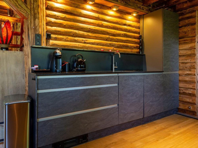 Private kitchen 5, Thatched Luxury Leisure Farm for 6 People, Baarle-Nassau