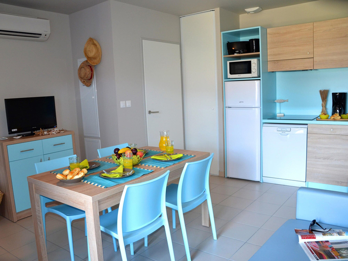 Dining 2, Marseillan Coastal Duplex for 8, Hérault