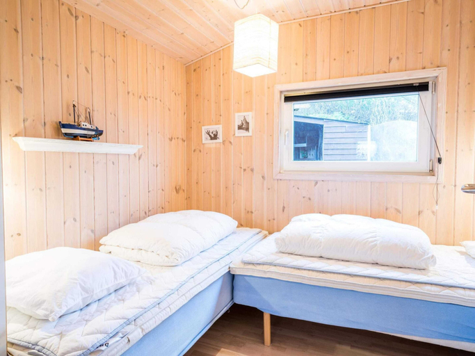 Bedroom 4, 4 Star Holiday Home in Henne, Varde