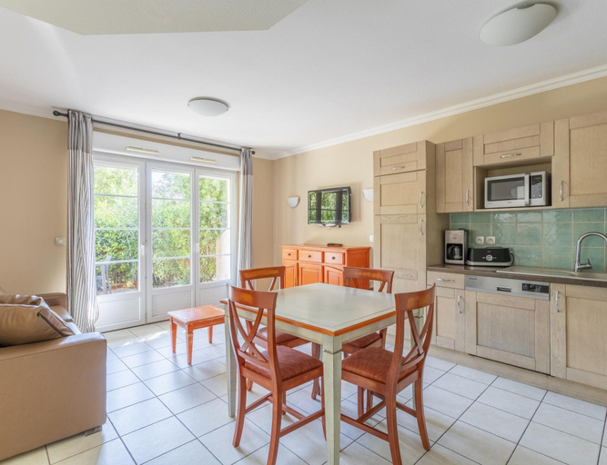Dining 2, Provencal Family Apartment for 6, Var
