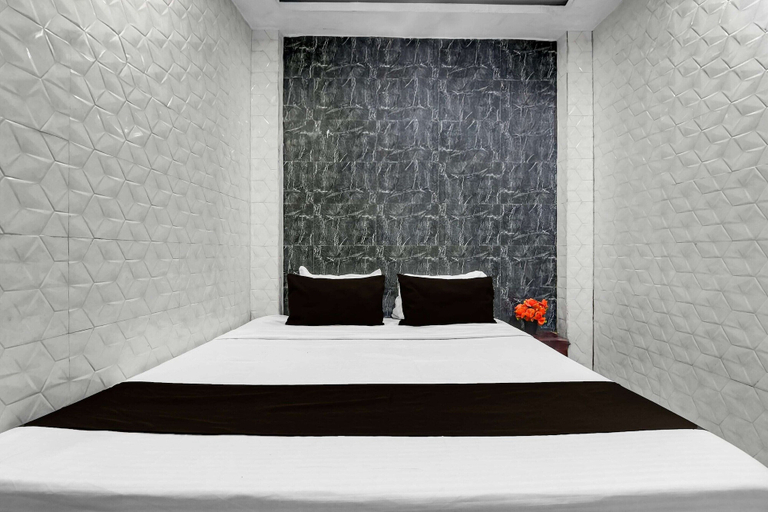 Room 2, Deluxe Babu Lal Soni Guest House, Kolkata