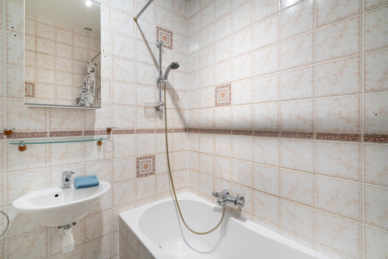 Bathroom 5, Lively City Getaway for 10 Near Meir, Antwerpen