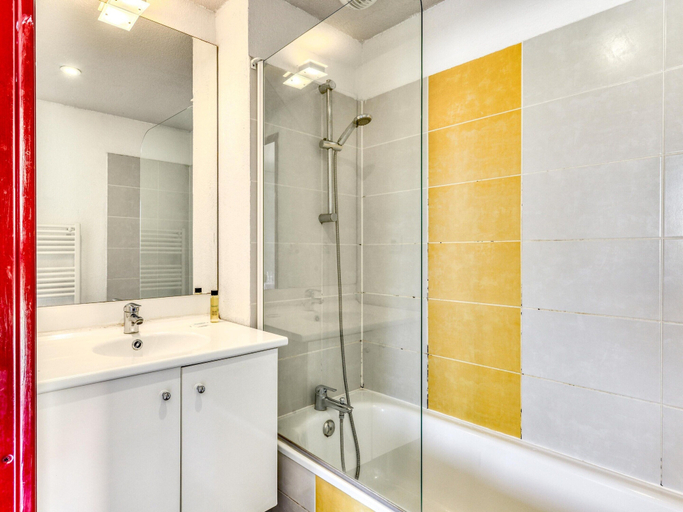 Bathroom, Flat With Wellness & 3km to Beach, Pyrénées-Orientales