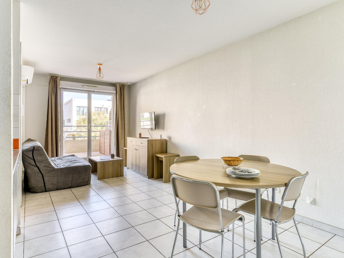 Dining 5, Marina Stay for 4 in Le Grau-du-roi, Gard