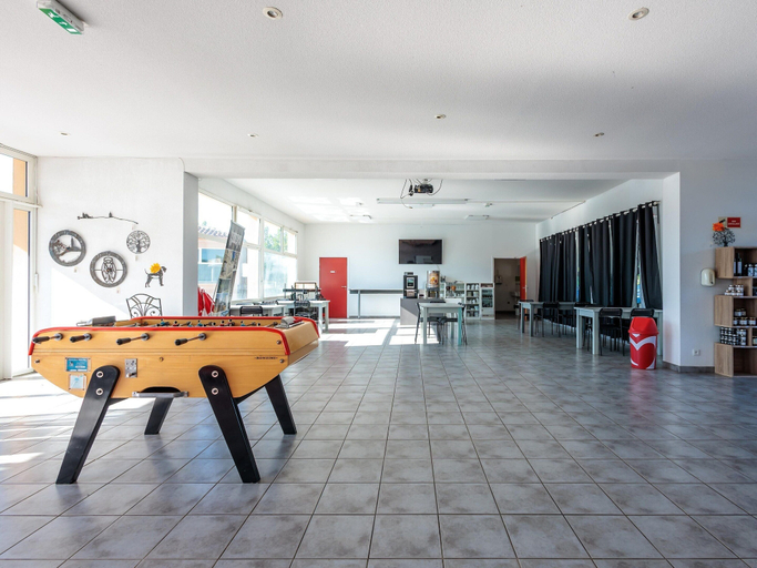 Game room, Sunlit Provencal House With Terrace, Vaucluse