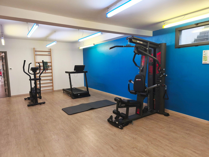 Fitness facility 4, 1BR Stay in Pont-aven With Balcony, Finistère