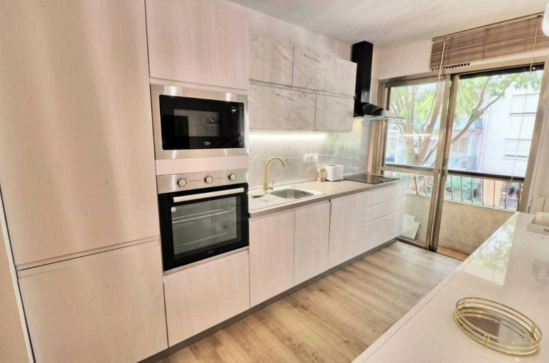Private kitchen 3, Cozy Apartment 1br/4p - La Croisette Cannes, Alpes-Maritimes