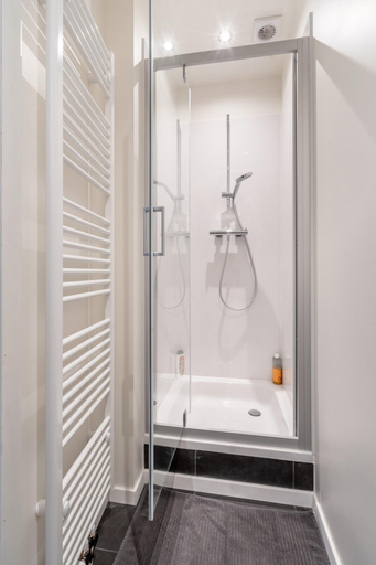 Bathroom 5, Cozy Antwerp Apartment Stay for 7, Antwerpen