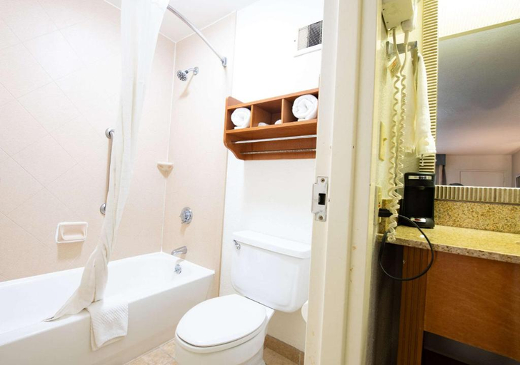 Bathroom 4, Quality Inn Monroe, Ouachita