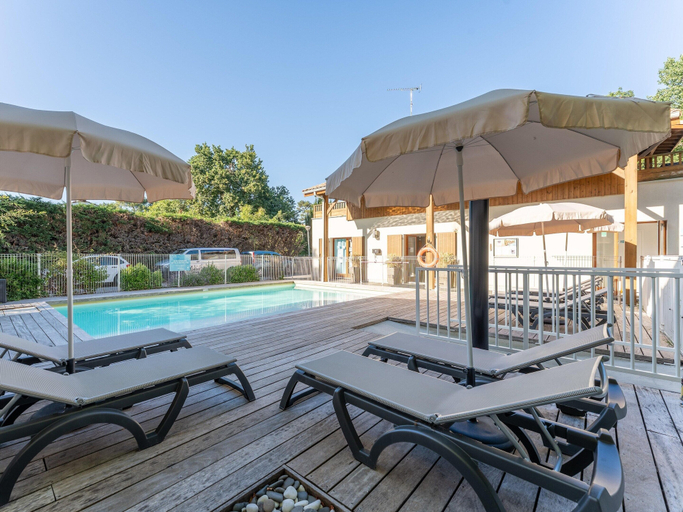 Pool 3, Chic Family Flat With Heated Pool, Gironde