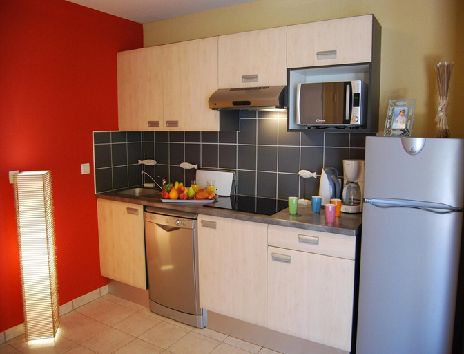 Private kitchen, Holiday Home in Torreilles With Shared Pool, Pyrénées-Orientales