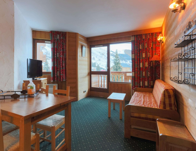 Living room, Attractive Studio With Balcony, Isère