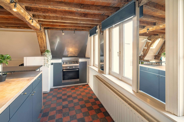 Private kitchen 2, Stylish Duplex Apartment for 10, Antwerpen
