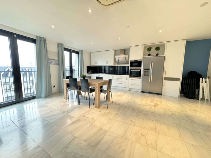 Dining, Marble Lodge 3-bedroom, Antwerpen