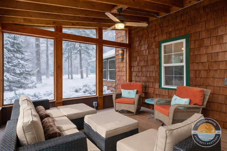 Interior 4, Lake Geneva Escape 4BR Arcade Fire Pit and Deck, Walworth