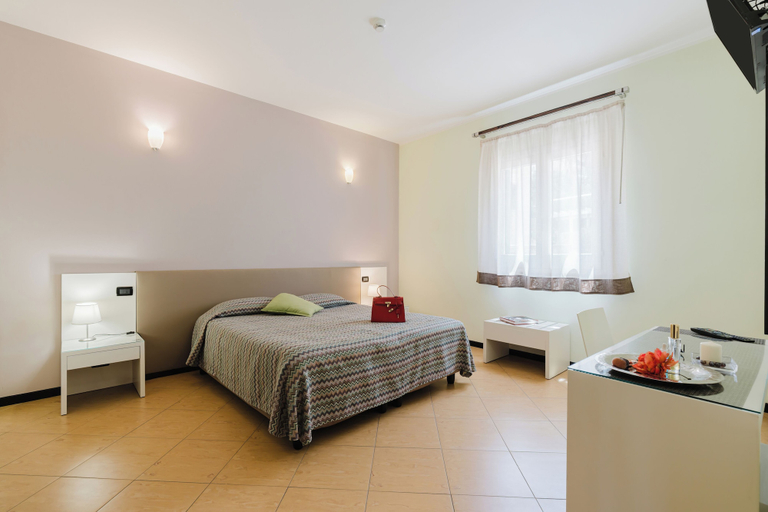Bedroom 3, Cerri Hotel, Trapani