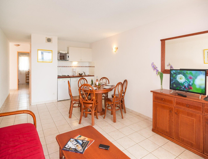 Living room 3, Golfside Coastal Apartment With Terrace, Hérault