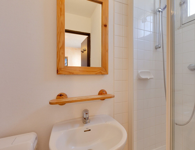 Bathroom 2, Bright Studio With Cosy Sleeping Corner, Isère