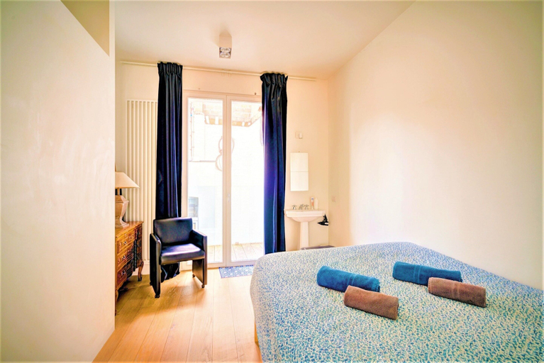 Room 2, Spacious Apartment With Terrace, View, Antwerpen