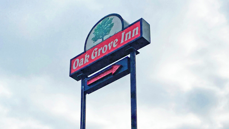 Exterior & Views 1, Oak Grove Inn, Kansas City