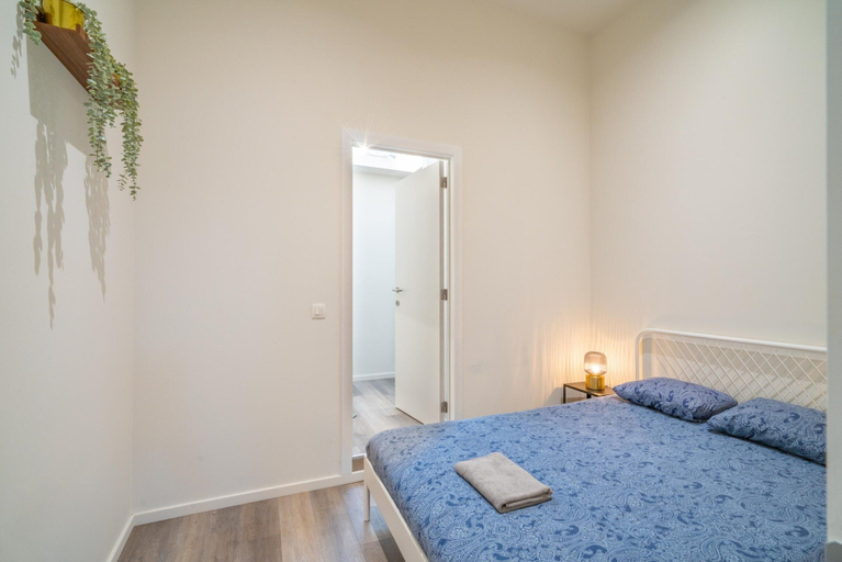 Room 5, Spacious Riverside Apartment, Antwerpen