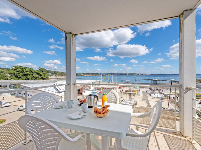 Balcony 3, Beach Flat With Pool, Finistère