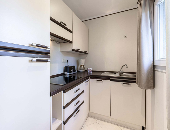 Private kitchen, Solenzara Coastal Villa for 4, Corse-du-Sud