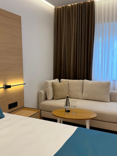 Others 5, Marisol Hotel, Sarandës