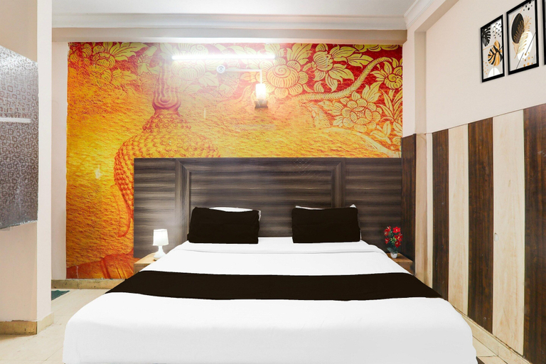 Room 5, Classic With Balcony Sharda Nagar, Lucknow