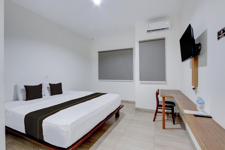 Room 3, Stylish Deluxe Stay With Free Wifi and Parking, Sukoharjo