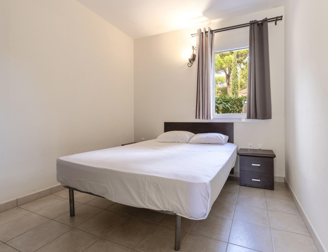 Room 5, Spacious Villa Stay for 6, Solenzara, Corse-du-Sud