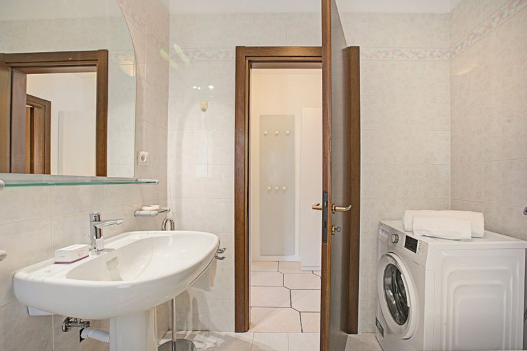 Bathroom 3, Claz Hous 2 - Balcony and Mountain View, Trento