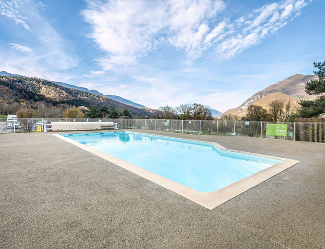 Pool 4, Nature-focused 5-guest Studio, Haute-Savoie