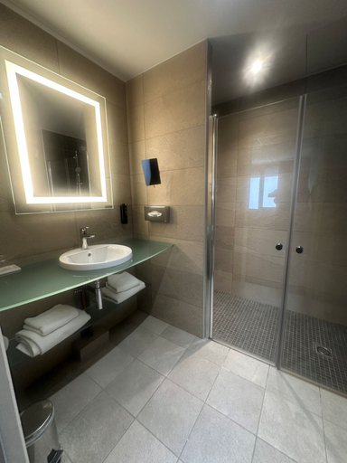 Bathroom 4, Ibis Styles Lyon Gorge de Loup Saphir, Rhône