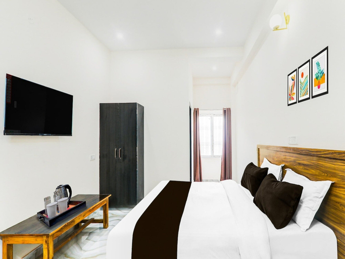 Room 3, Classic With Balconybhu IIT Mahamanpuri BLW, Varanasi