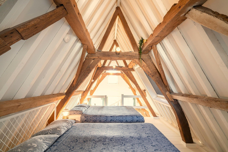 Room 2, Loft-style Duplex at Hendrik Square, Antwerpen