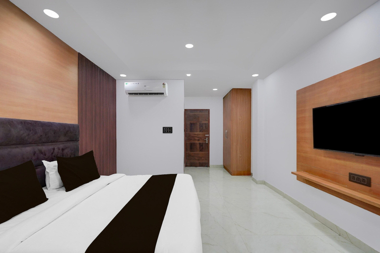 Room 4, Super Collection O Sector 18 Metro Station, Gautam Buddha Nagar