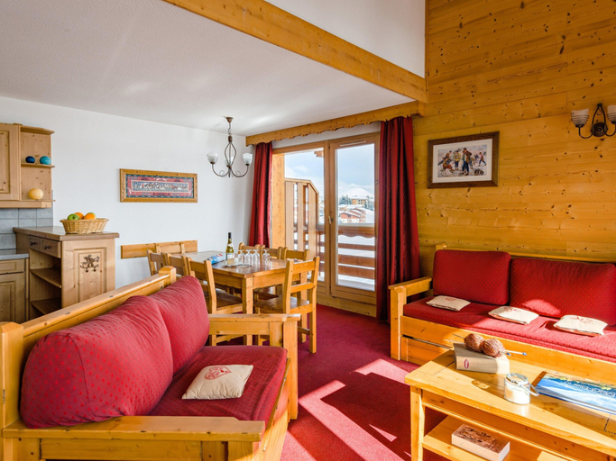 Dining, Mountain Escape in La Toussuire, Savoie